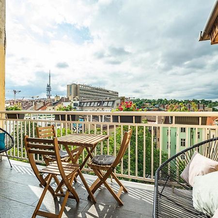 Central, Spacious, Modern 5 Bedrm Duplex W/Balcony Прага Екстериор снимка