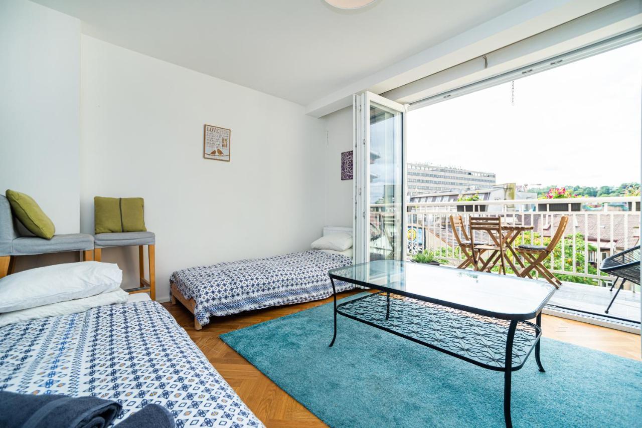 Central, Spacious, Modern 5 Bedrm Duplex W/Balcony Прага Екстериор снимка
