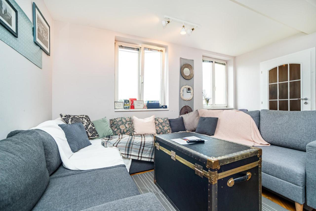 Central, Spacious, Modern 5 Bedrm Duplex W/Balcony Прага Екстериор снимка