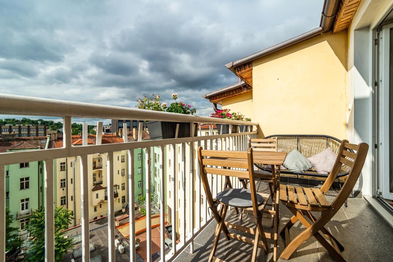Central, Spacious, Modern 5 Bedrm Duplex W/Balcony Прага Екстериор снимка