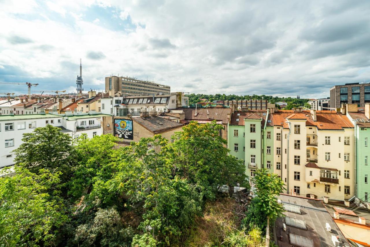 Central, Spacious, Modern 5 Bedrm Duplex W/Balcony Прага Екстериор снимка