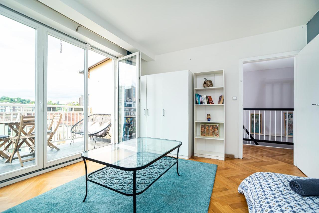 Central, Spacious, Modern 5 Bedrm Duplex W/Balcony Прага Екстериор снимка